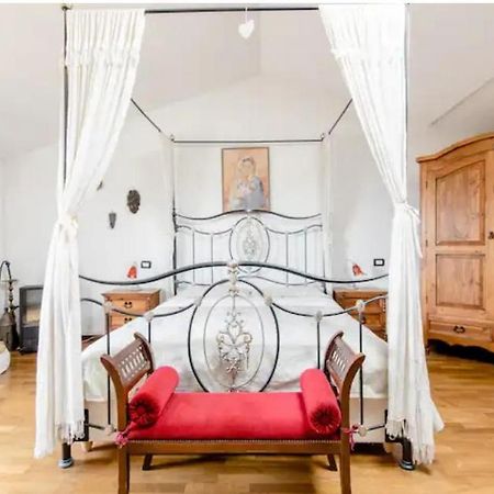 La mansarda con piscina Villa Caniparola di Fosdinovo Esterno foto