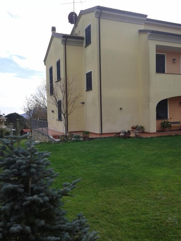 La mansarda con piscina Villa Caniparola di Fosdinovo Esterno foto