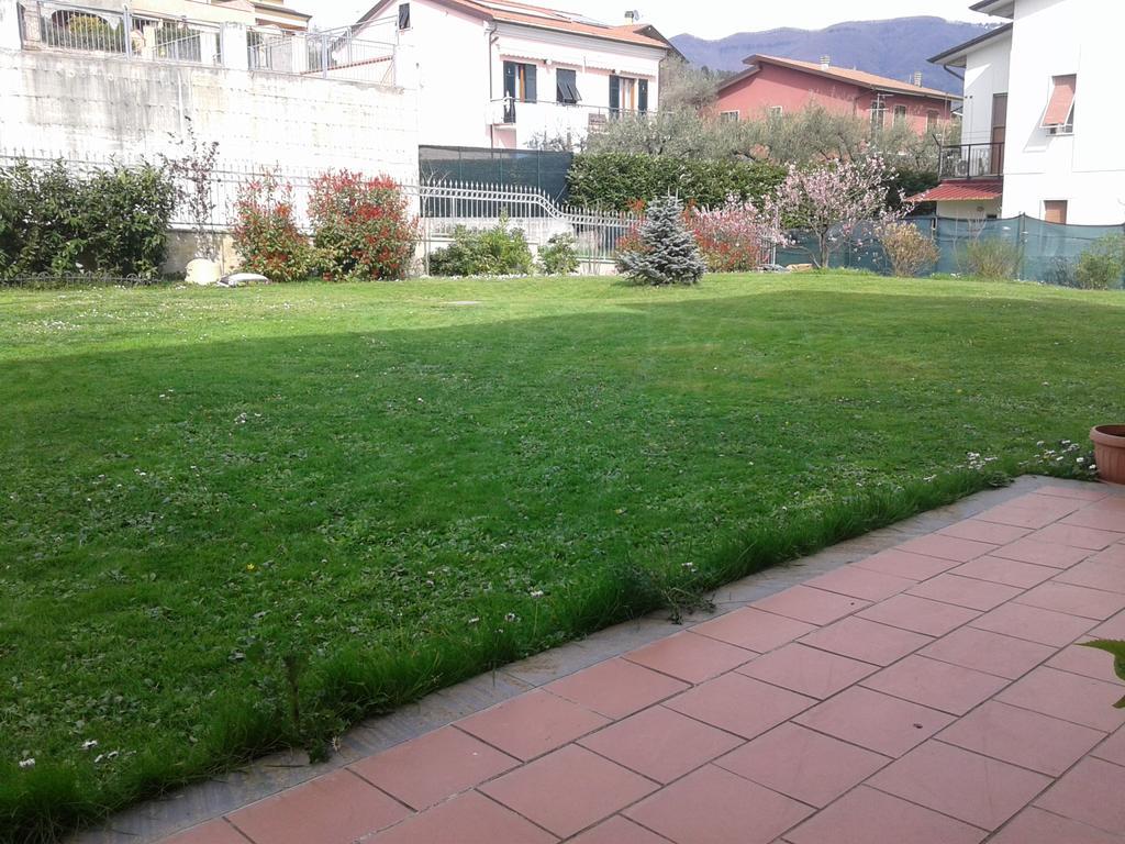 La mansarda con piscina Villa Caniparola di Fosdinovo Esterno foto