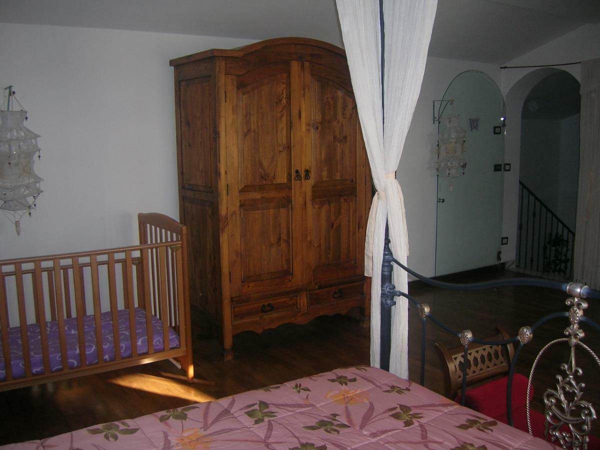 La mansarda con piscina Villa Caniparola di Fosdinovo Esterno foto