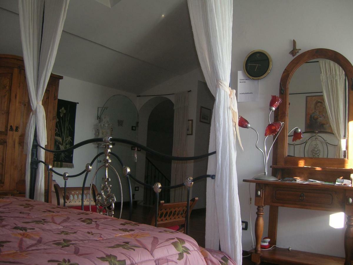La mansarda con piscina Villa Caniparola di Fosdinovo Esterno foto